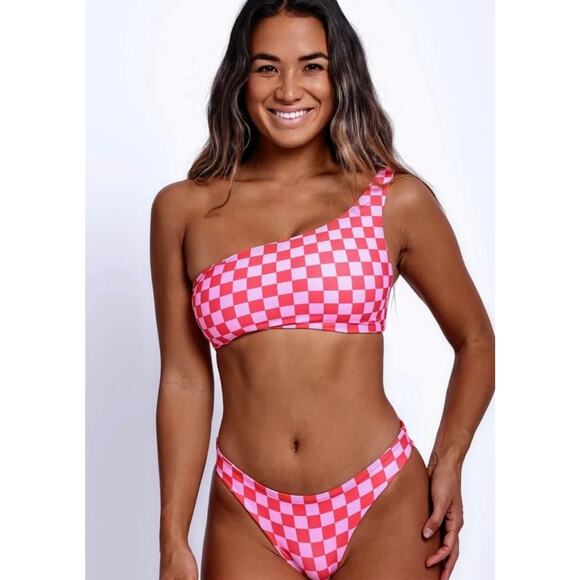 Skatie Other - Skatie• ‘Ellis’ Bikini Top in DAYTONA